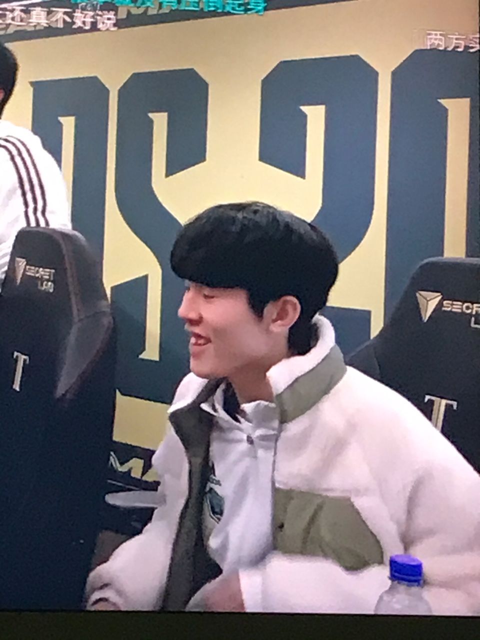 仅展现了英 仅展现了英